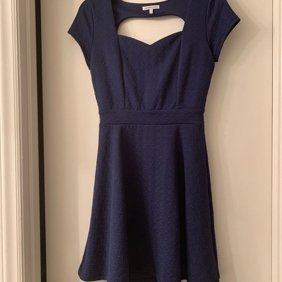 Dresses 👗 - Picture 3 of 7